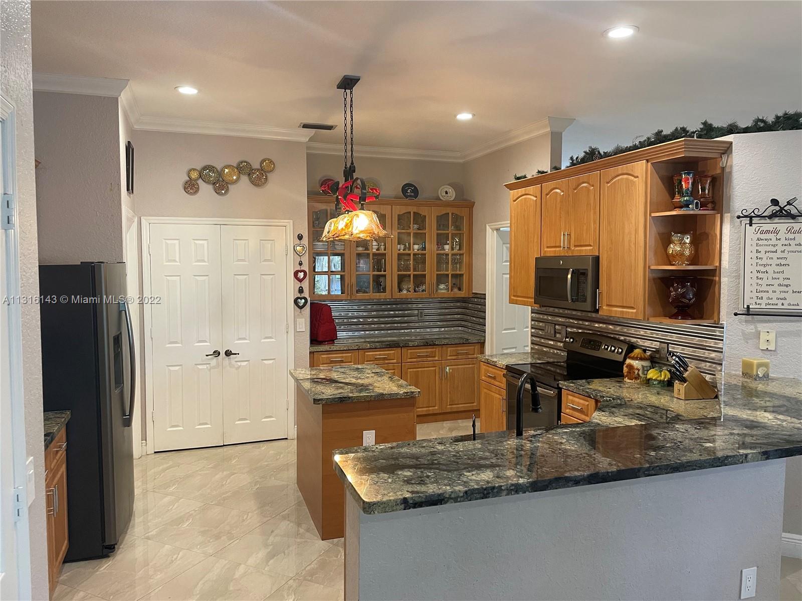 PASADENA AT PEMBROKE SHOR - Residential Lease