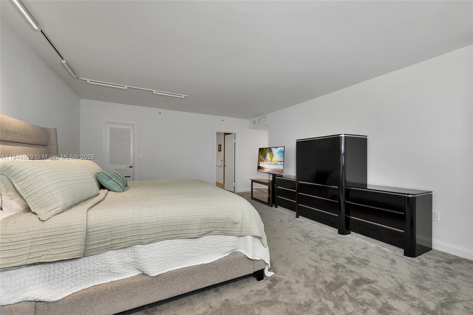 KENILWORTH CONDO - Residential Lease