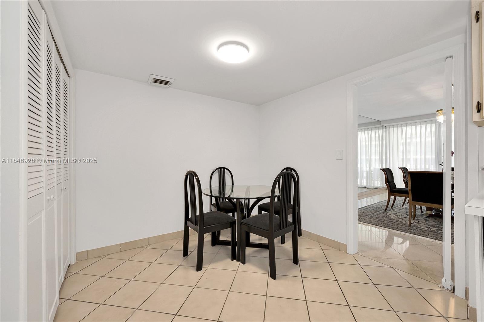 KENILWORTH CONDO - Residential Lease