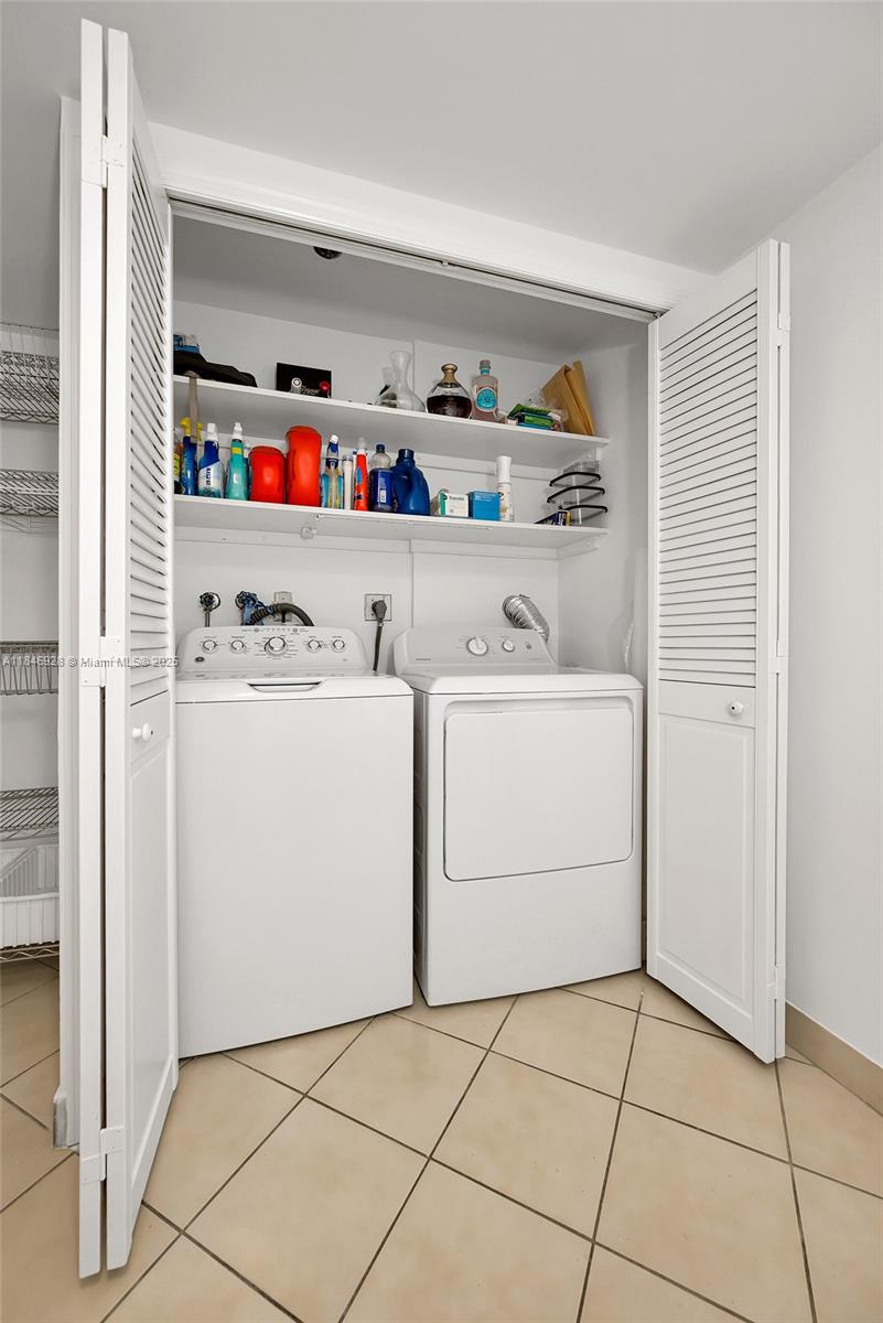 KENILWORTH CONDO - Residential Lease