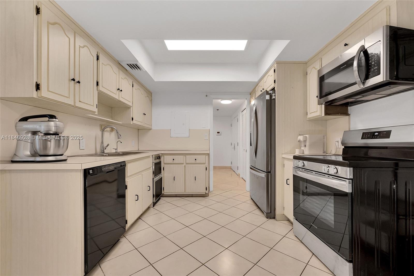 KENILWORTH CONDO - Residential Lease