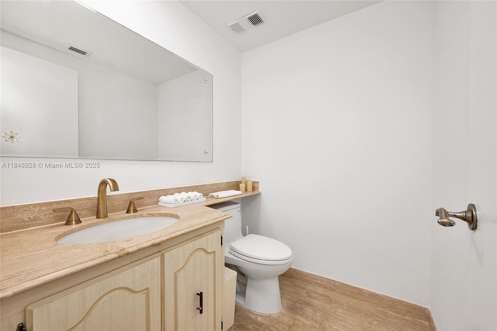 KENILWORTH CONDO - Residential Lease