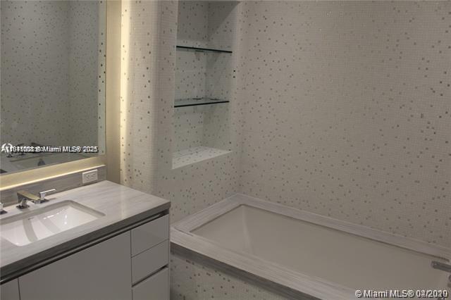 JADE SIGNATURE CONDO - Residential