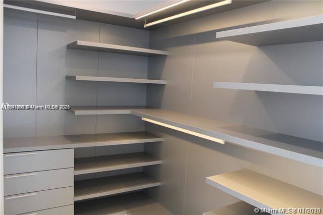 JADE SIGNATURE CONDO - Residential