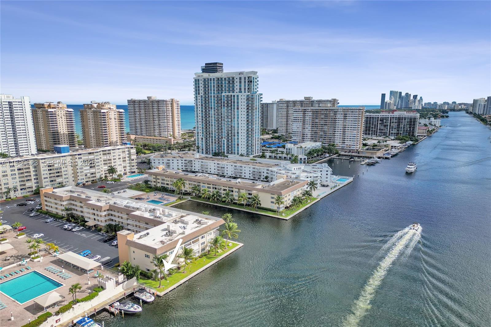 ISLANDS-BERMUDA CONDO - Residential