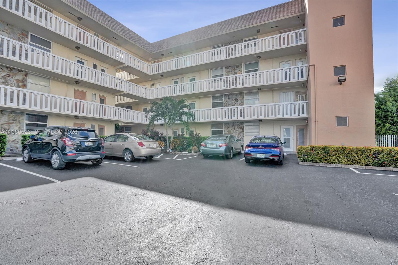 ISLANDS-BERMUDA CONDO - Residential