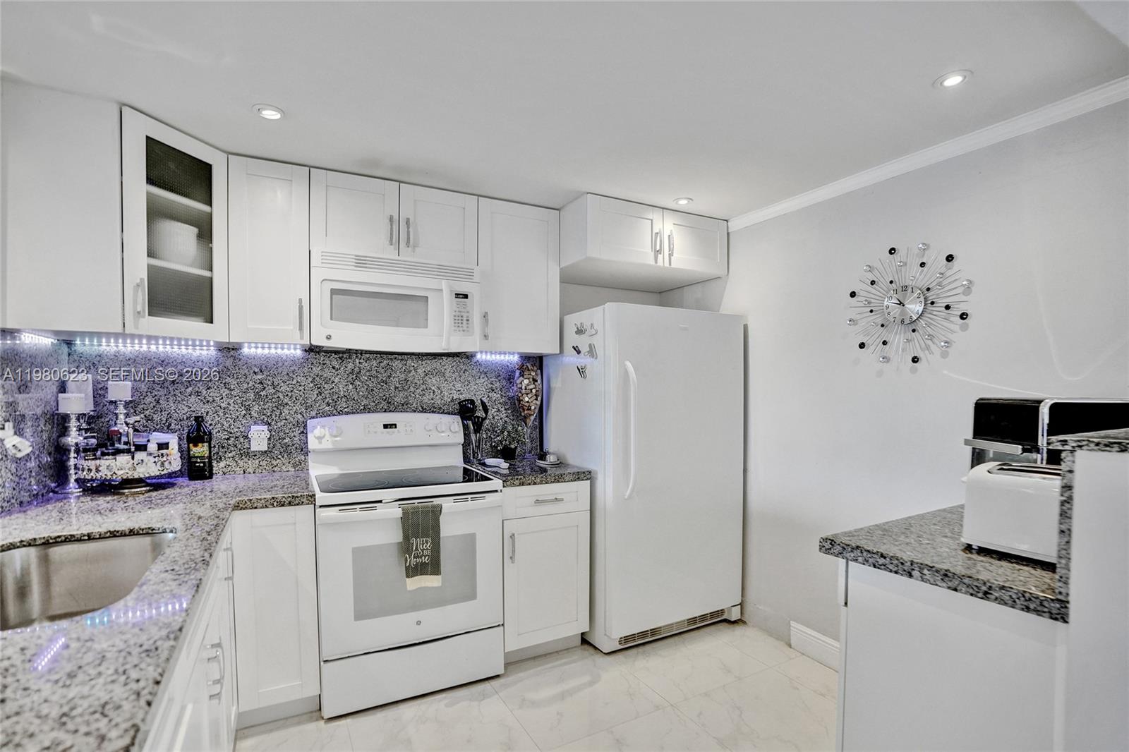 ISLANDS-BERMUDA CONDO - Residential