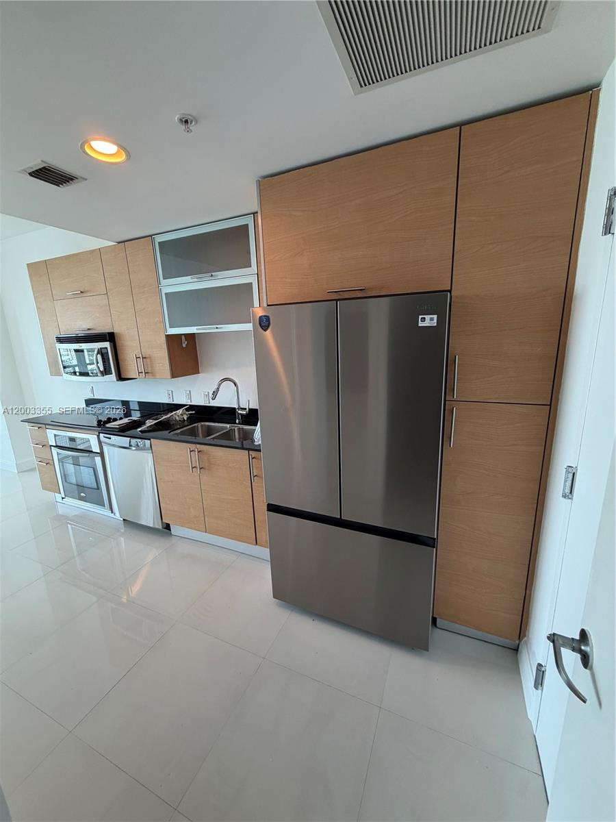 60 SW 13th St 1605