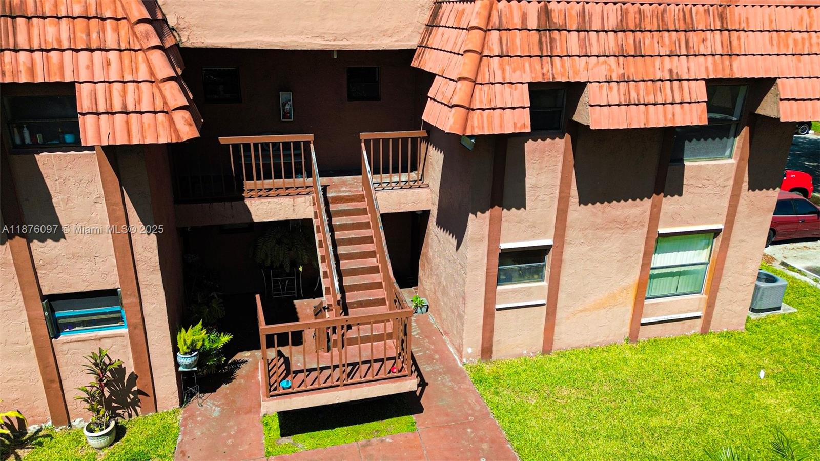 Looking for the perfect place to call home? This Beautifully remodeled 2 bedrooms/ 2 bathrooms condo featuring a modern kitchen with brand-new cabinets and stailess-steel appliances. Both bathrooms have been tastefully updated. Located in secure community with excellent schools nearby, easy access to major hihways, and close to shopping centers. Don't miss this opportunity to live in comfort and convenience!