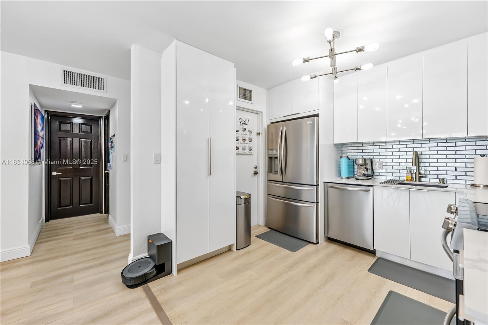 2201 S Ocean Dr 2202