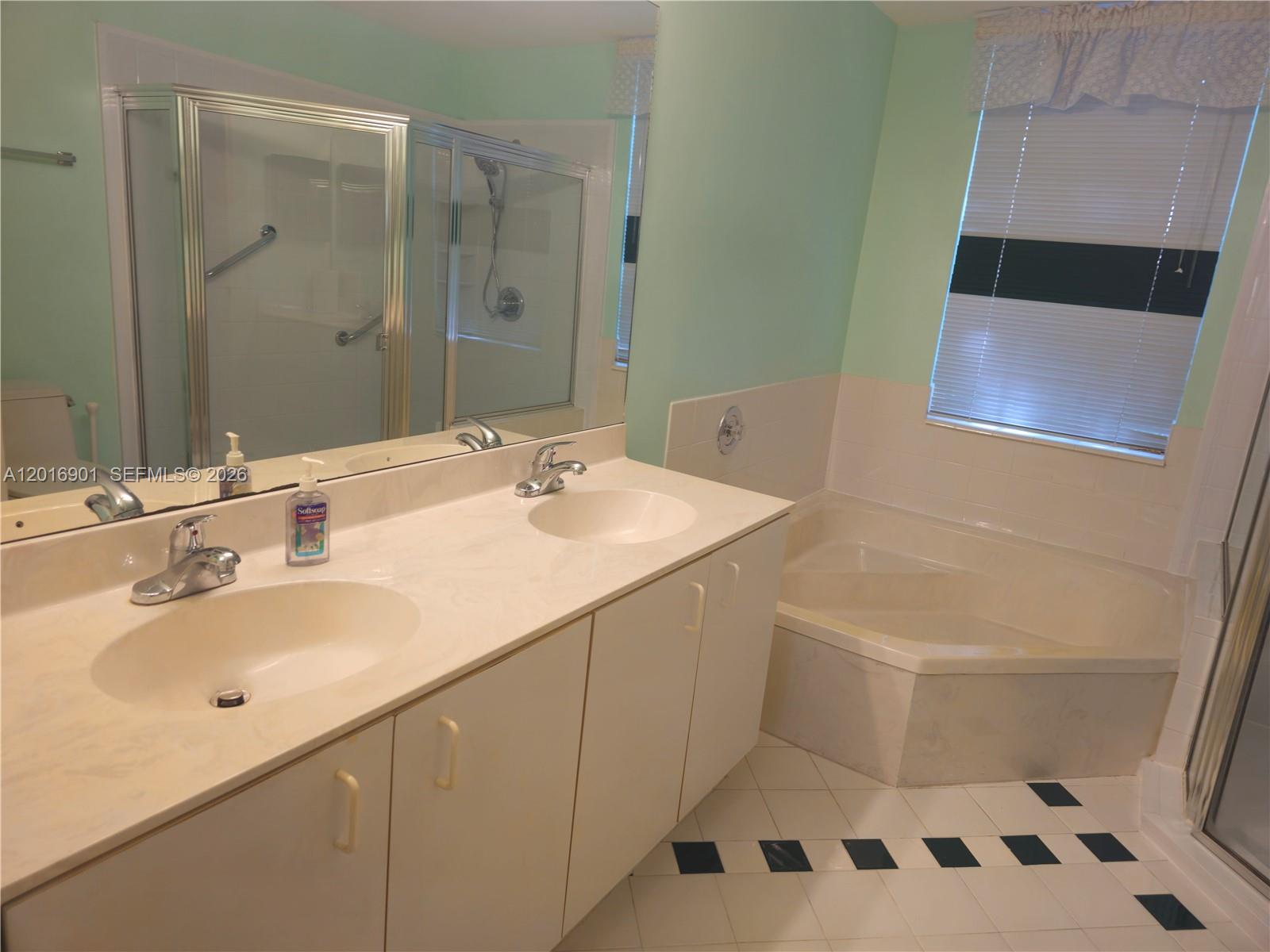 REGATTA POINTE CONDO NO S - Residential