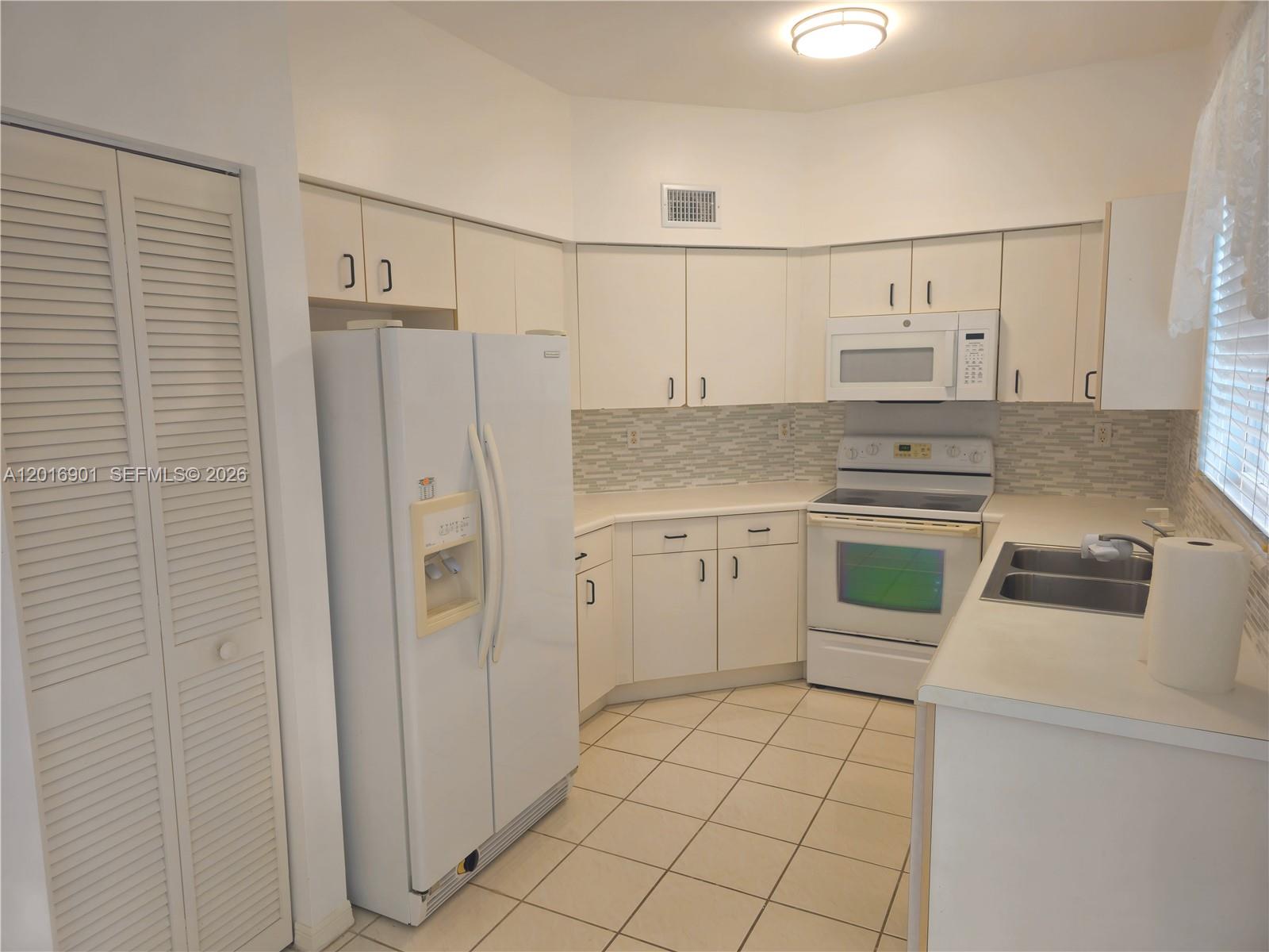 REGATTA POINTE CONDO NO S - Residential