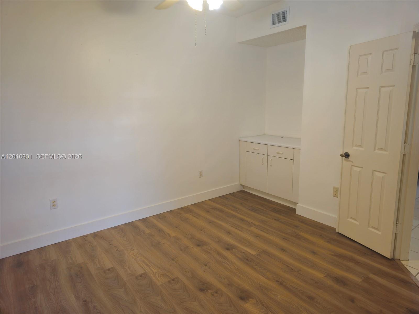 REGATTA POINTE CONDO NO S - Residential