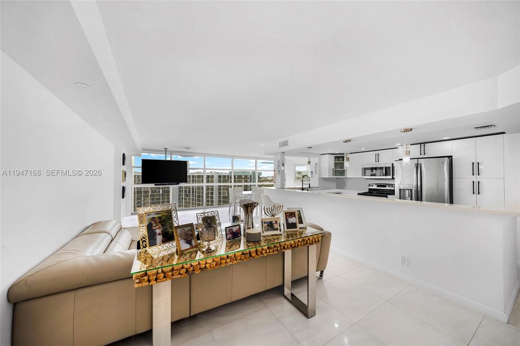 Photo of 600 Parkview Dr #1114, Hallandale Beach, FL 33009 (MLS # A11947168)