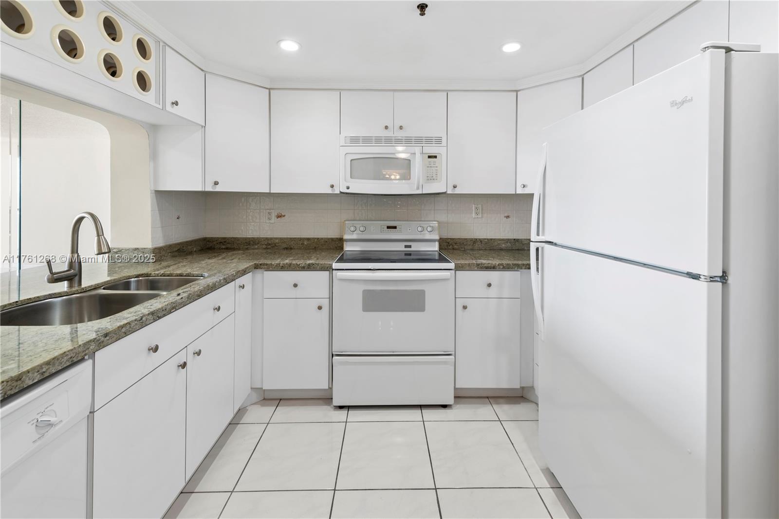 CLUB ATLANTIS CONDO - Residential