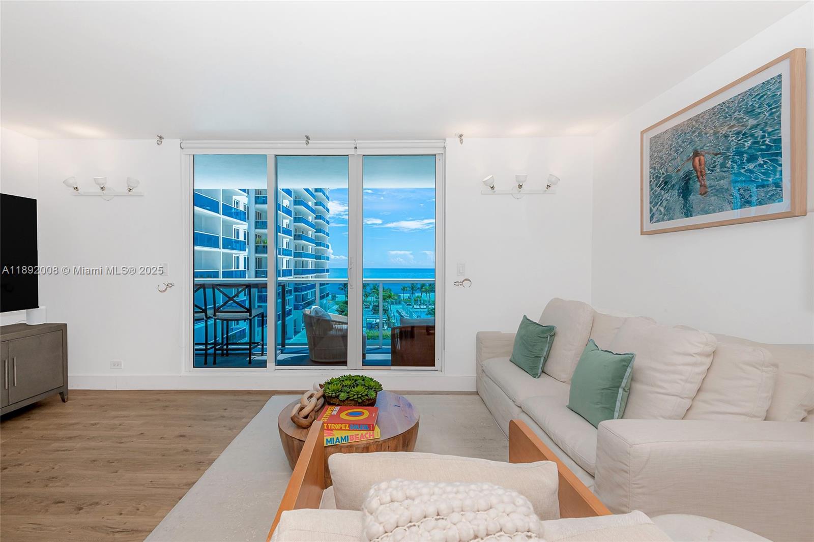 RONEY PALACE CONDO - Residential Lease