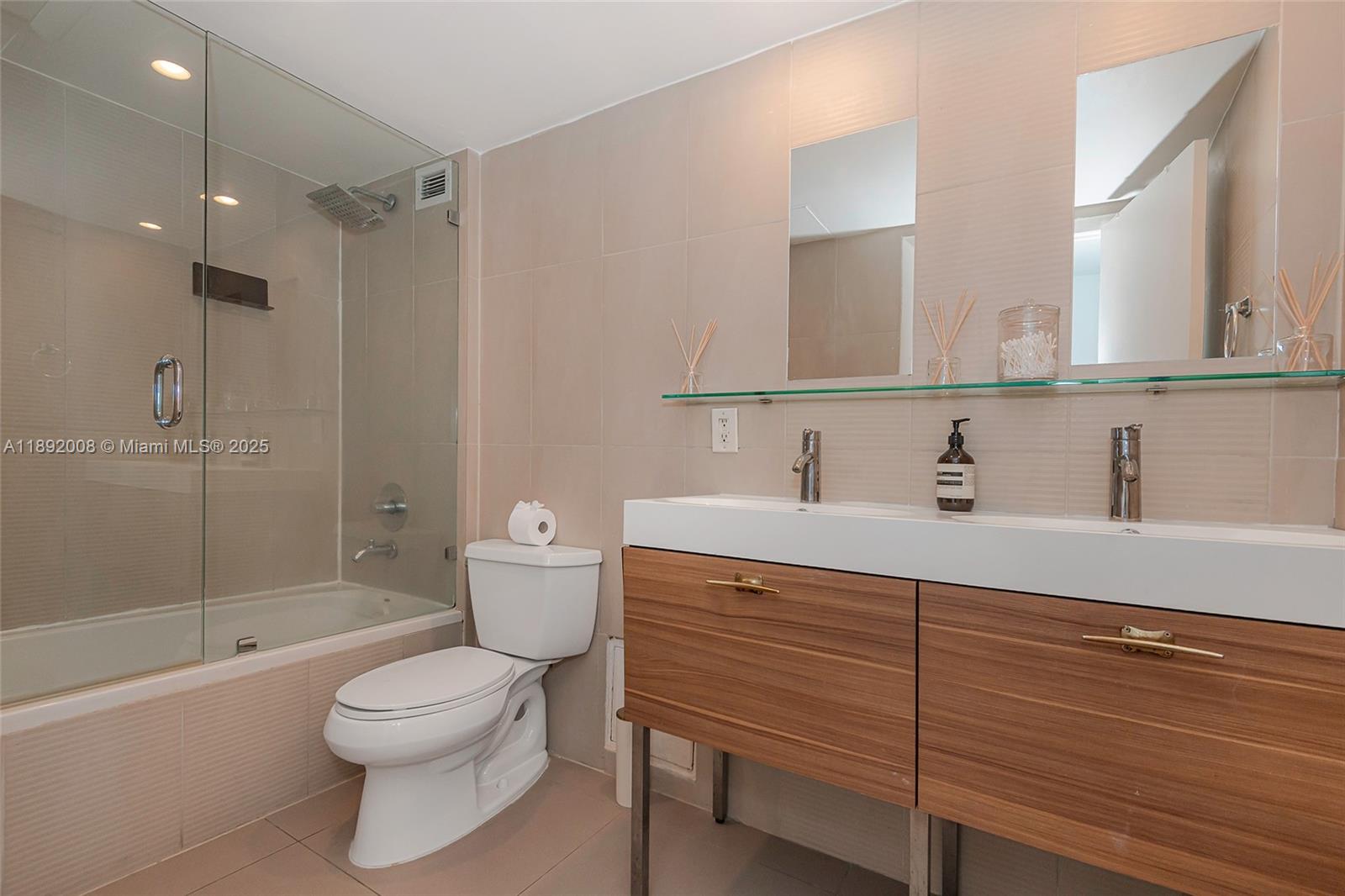 RONEY PALACE CONDO - Residential Lease