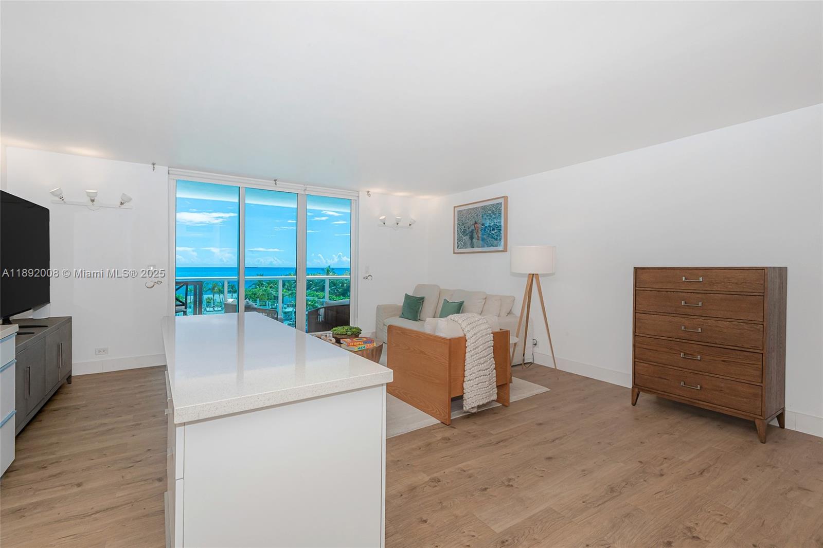 RONEY PALACE CONDO - Residential Lease