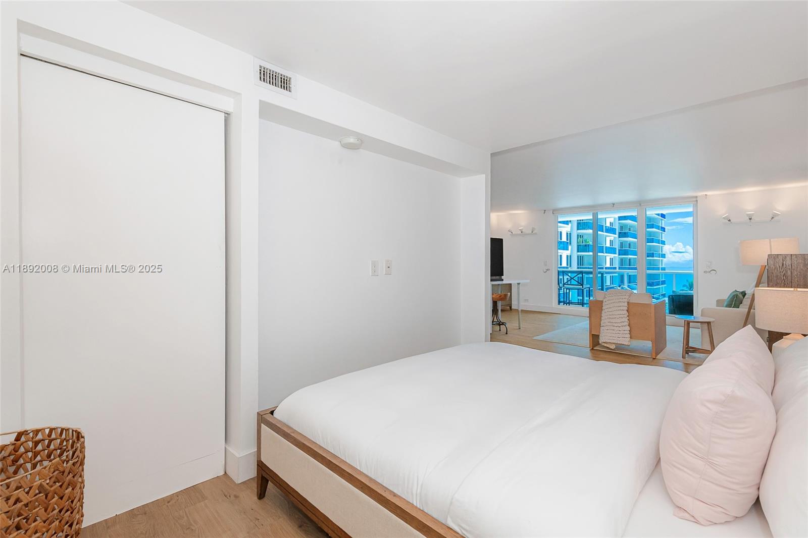 RONEY PALACE CONDO - Residential Lease