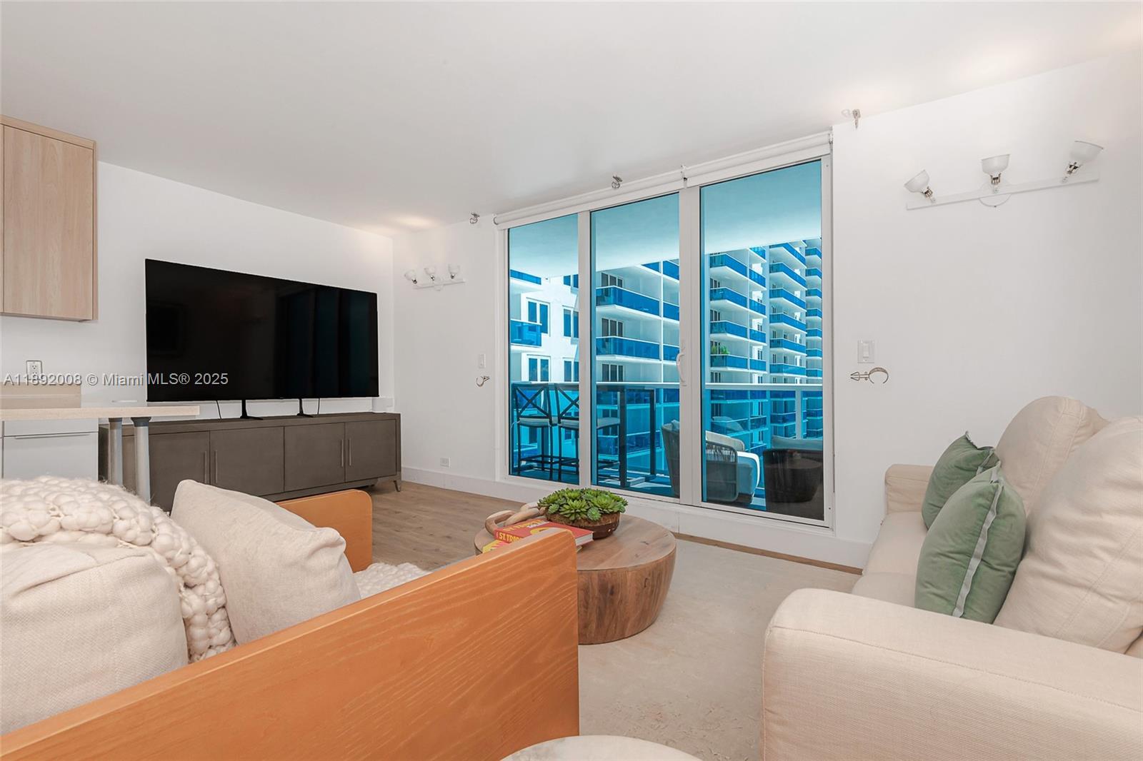 RONEY PALACE CONDO - Residential Lease