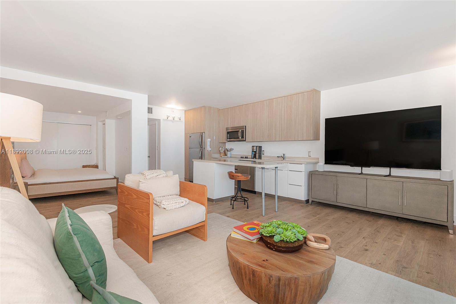 RONEY PALACE CONDO - Residential Lease