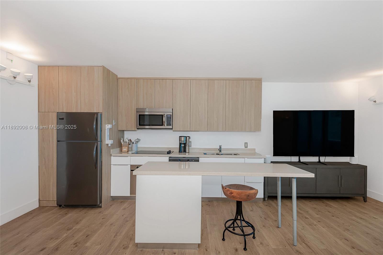 RONEY PALACE CONDO - Residential Lease