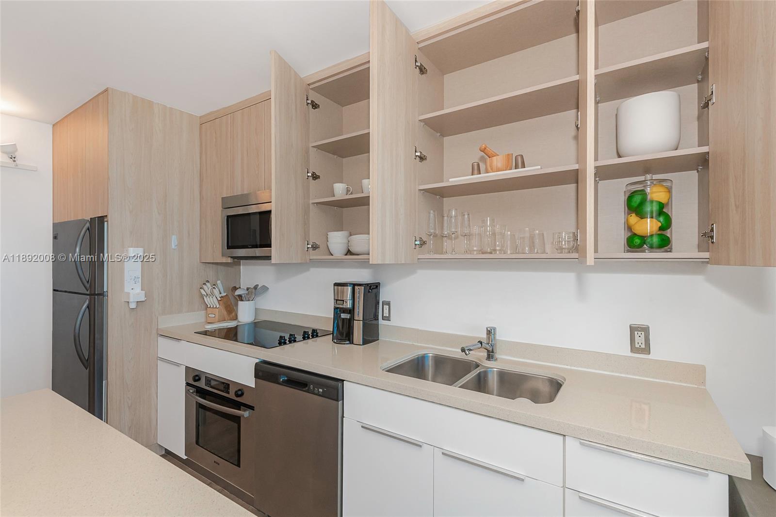 RONEY PALACE CONDO - Residential Lease