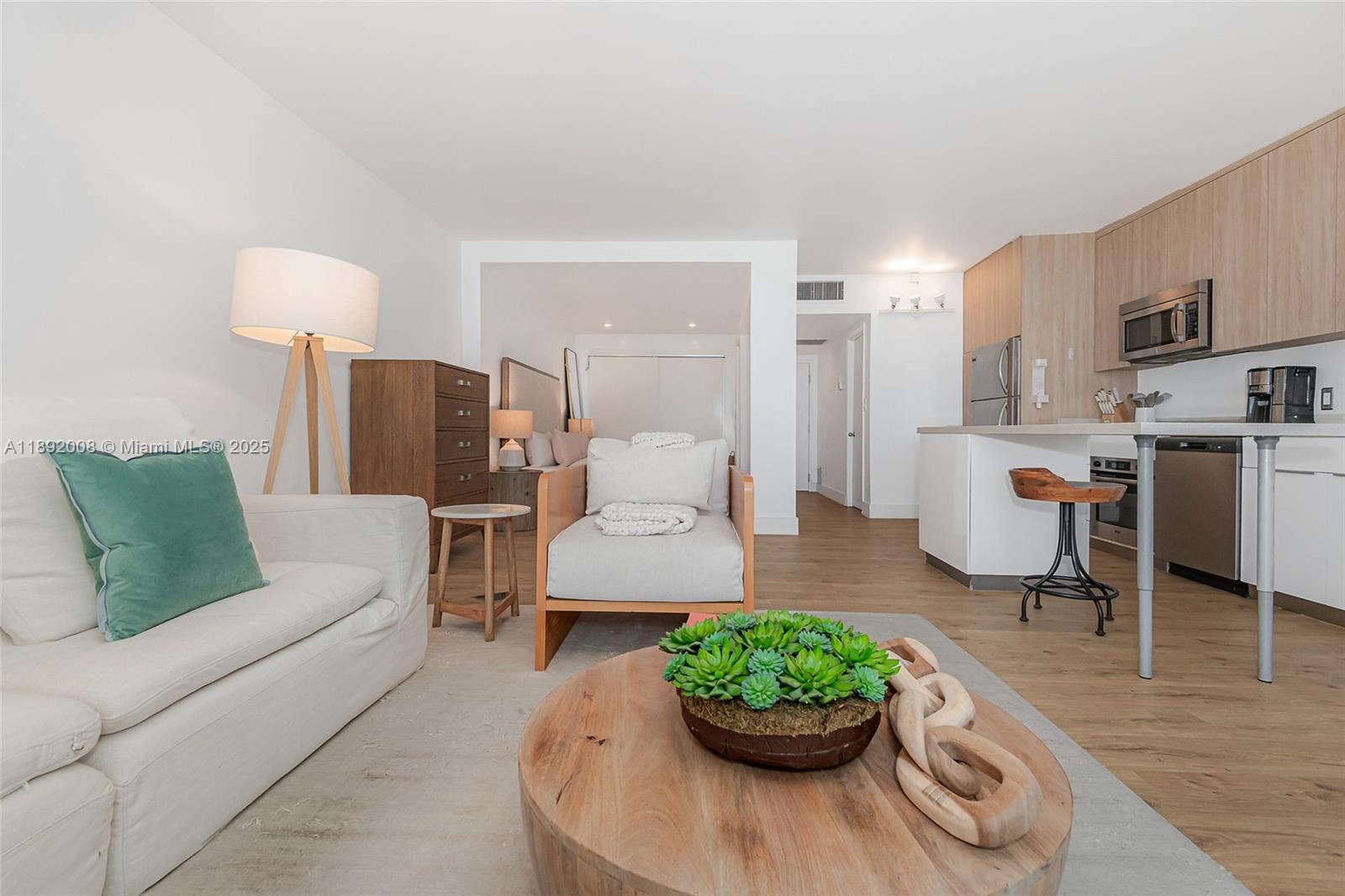 RONEY PALACE CONDO - Residential Lease