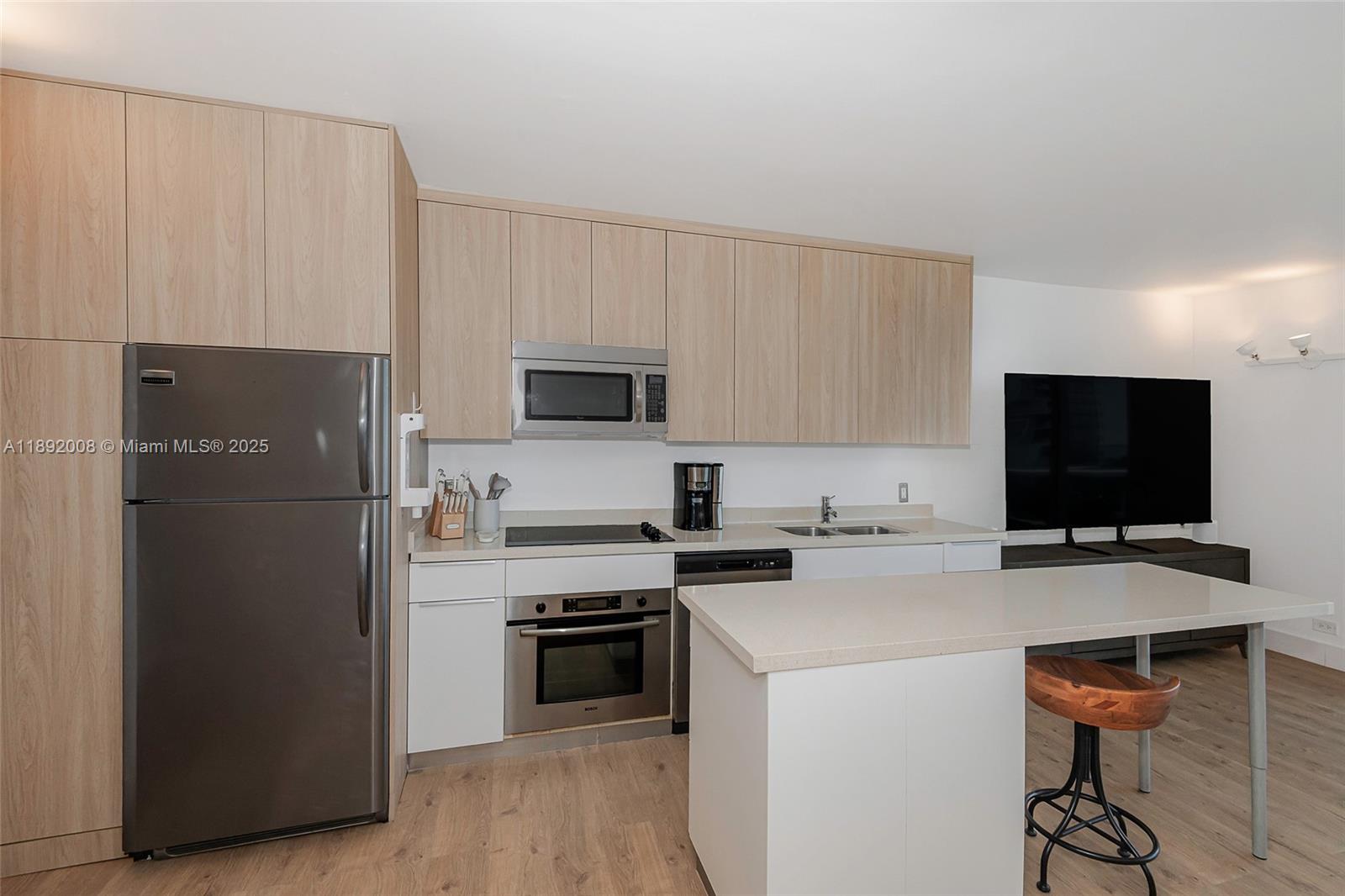 RONEY PALACE CONDO - Residential Lease