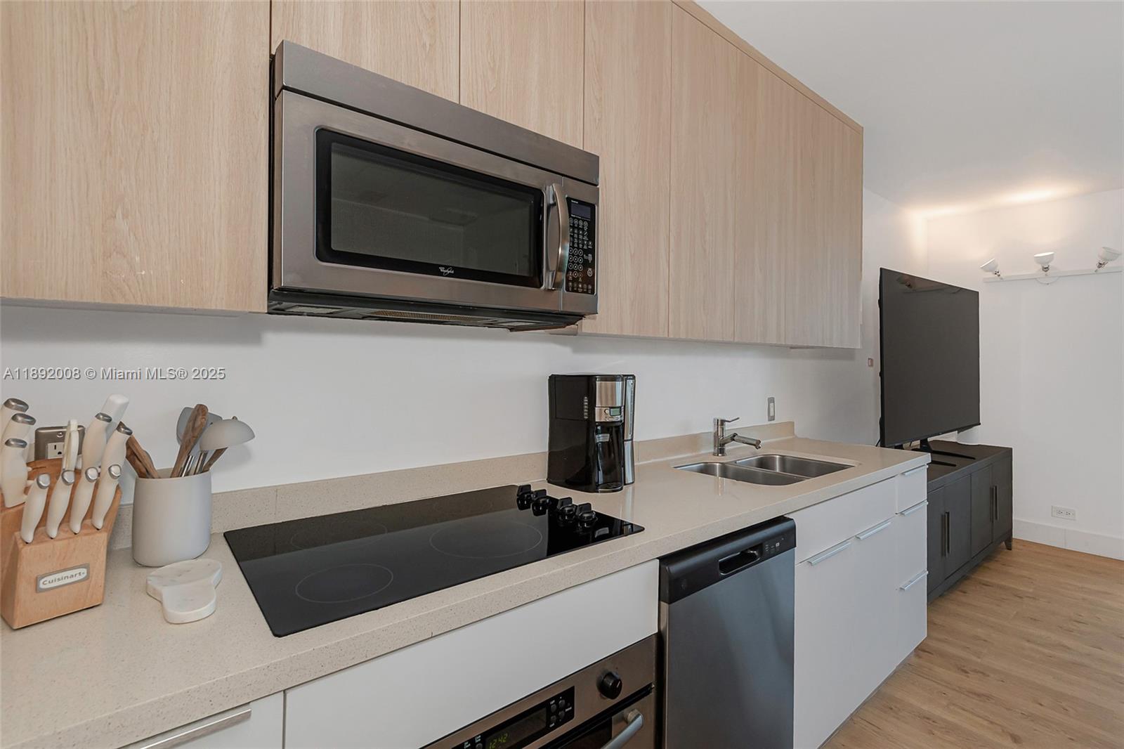RONEY PALACE CONDO - Residential Lease