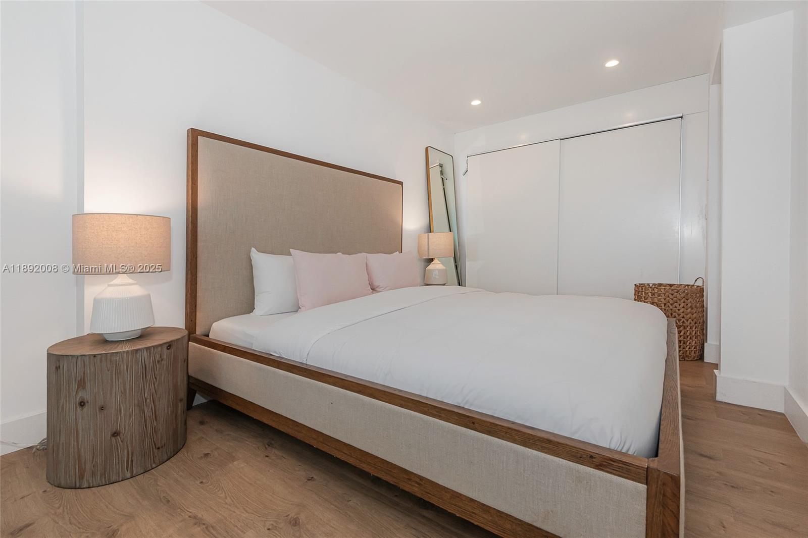 RONEY PALACE CONDO - Residential Lease