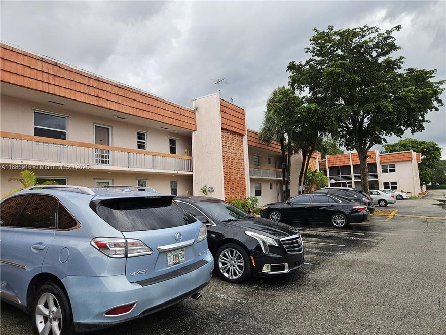 Nice condo unit on first floor. Vacant and Ready to move in. Great location near Nova University, Hard Rock Hotel and Casino and main roads. Easy to show, call listing agent for Lockbox combination.