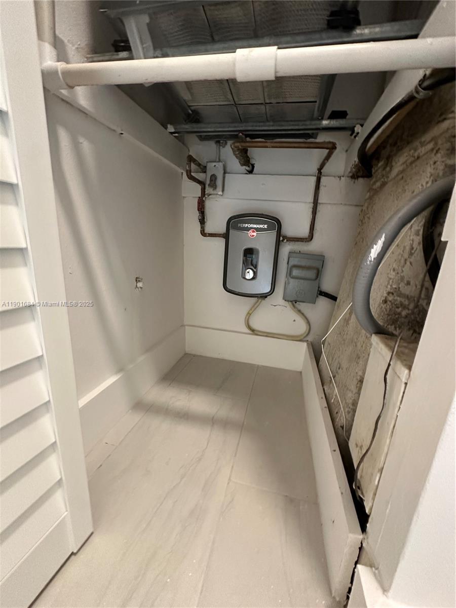 LE PHARE KEY BISCAYNE CON - Residential Lease