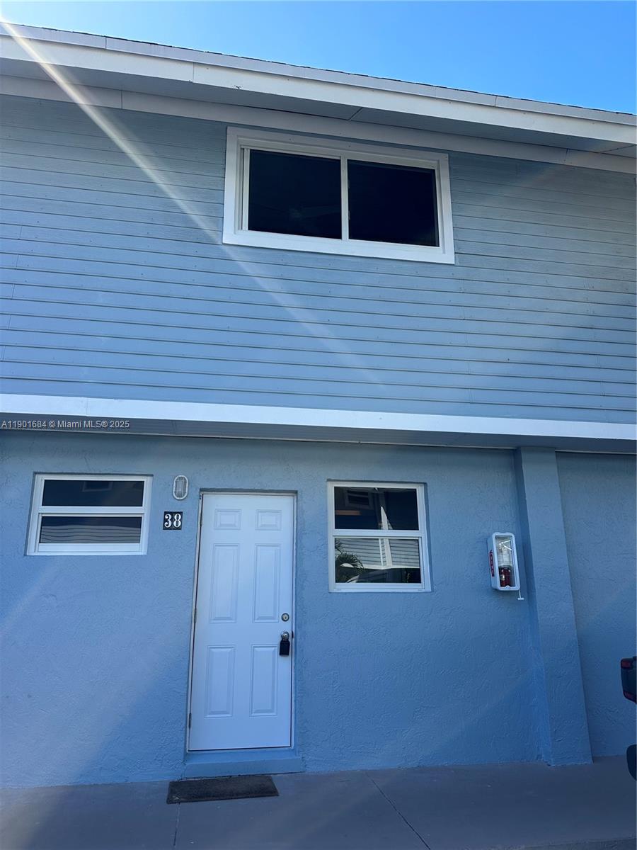 LE PHARE KEY BISCAYNE CON - Residential Lease