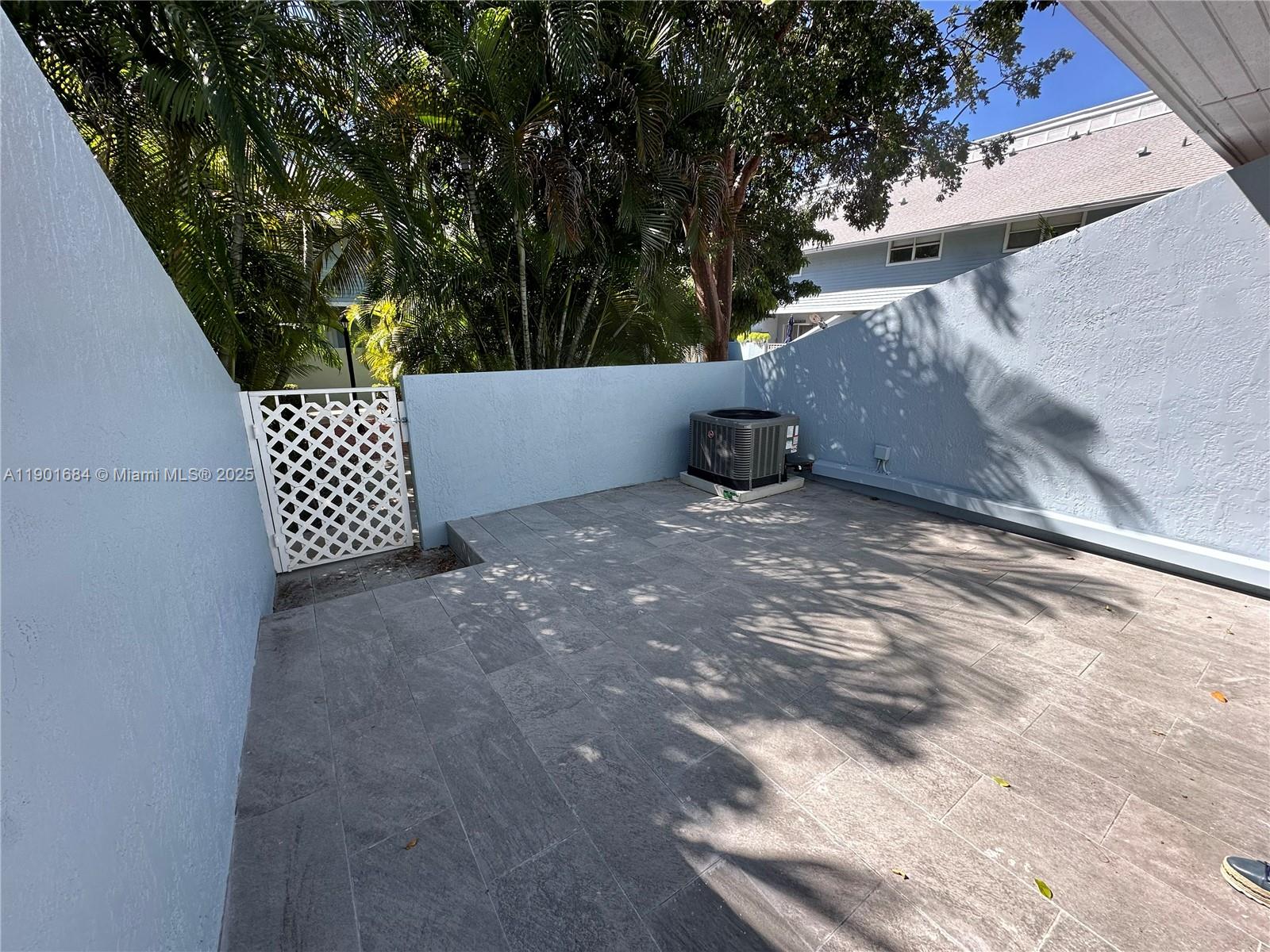 LE PHARE KEY BISCAYNE CON - Residential Lease