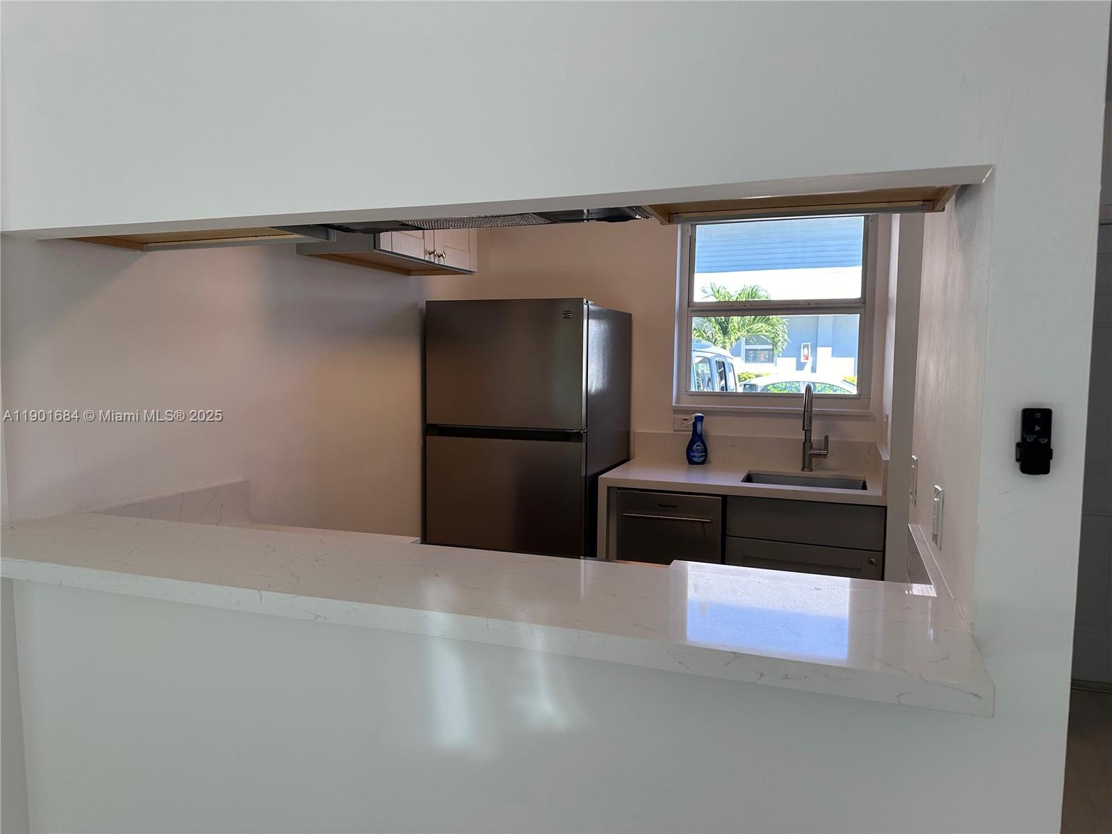 LE PHARE KEY BISCAYNE CON - Residential Lease