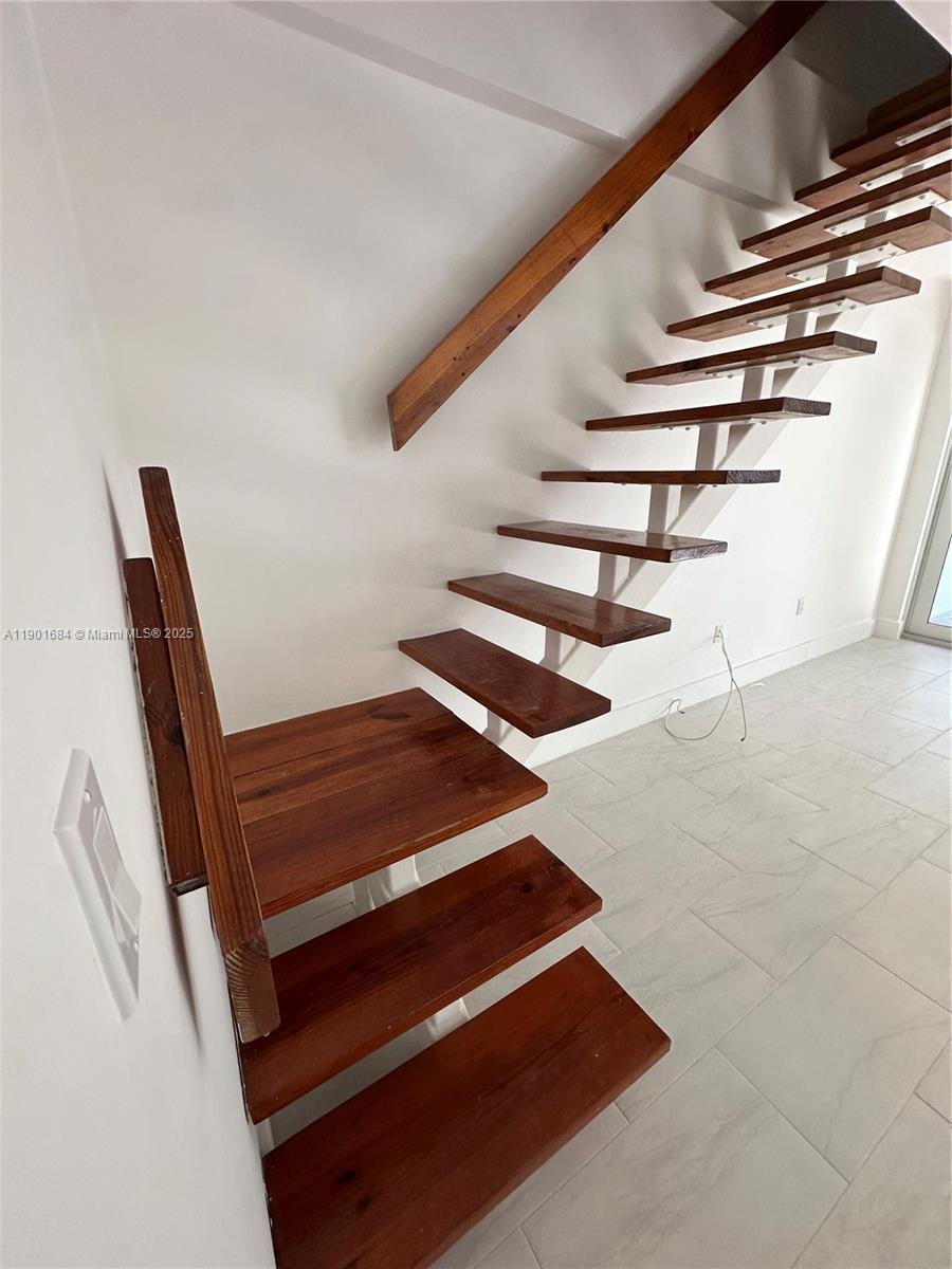 LE PHARE KEY BISCAYNE CON - Residential Lease