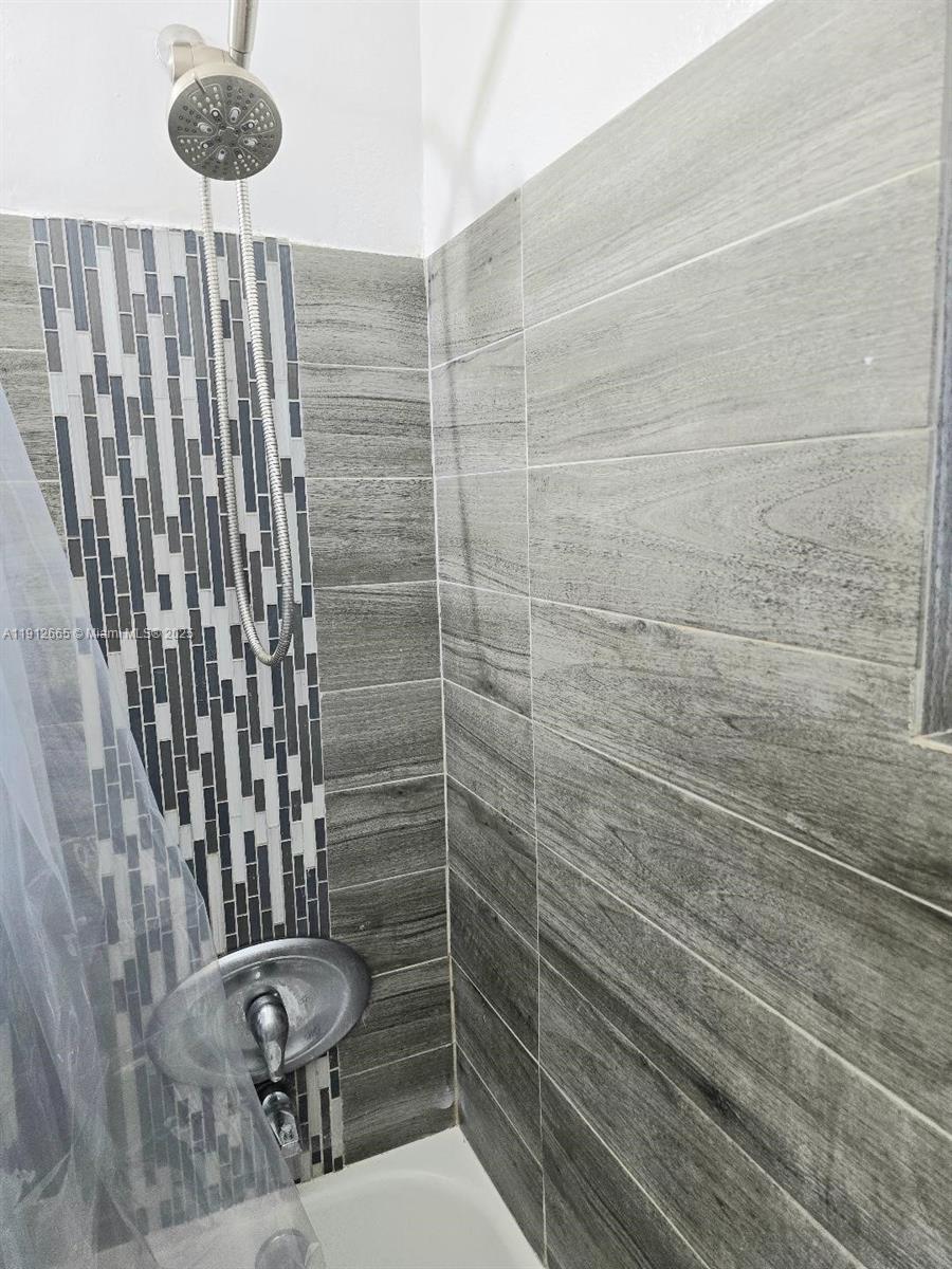 LAKE FOREST SEC ONE - Residential Lease