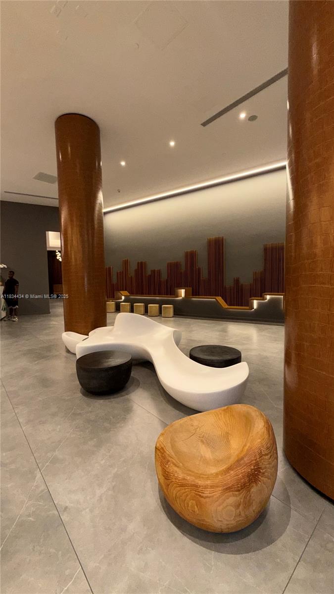 WIND CONDO - Residential