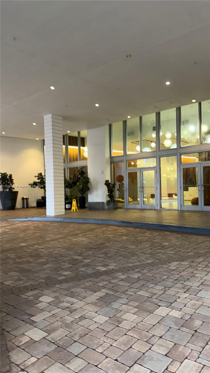 WIND CONDO - Residential