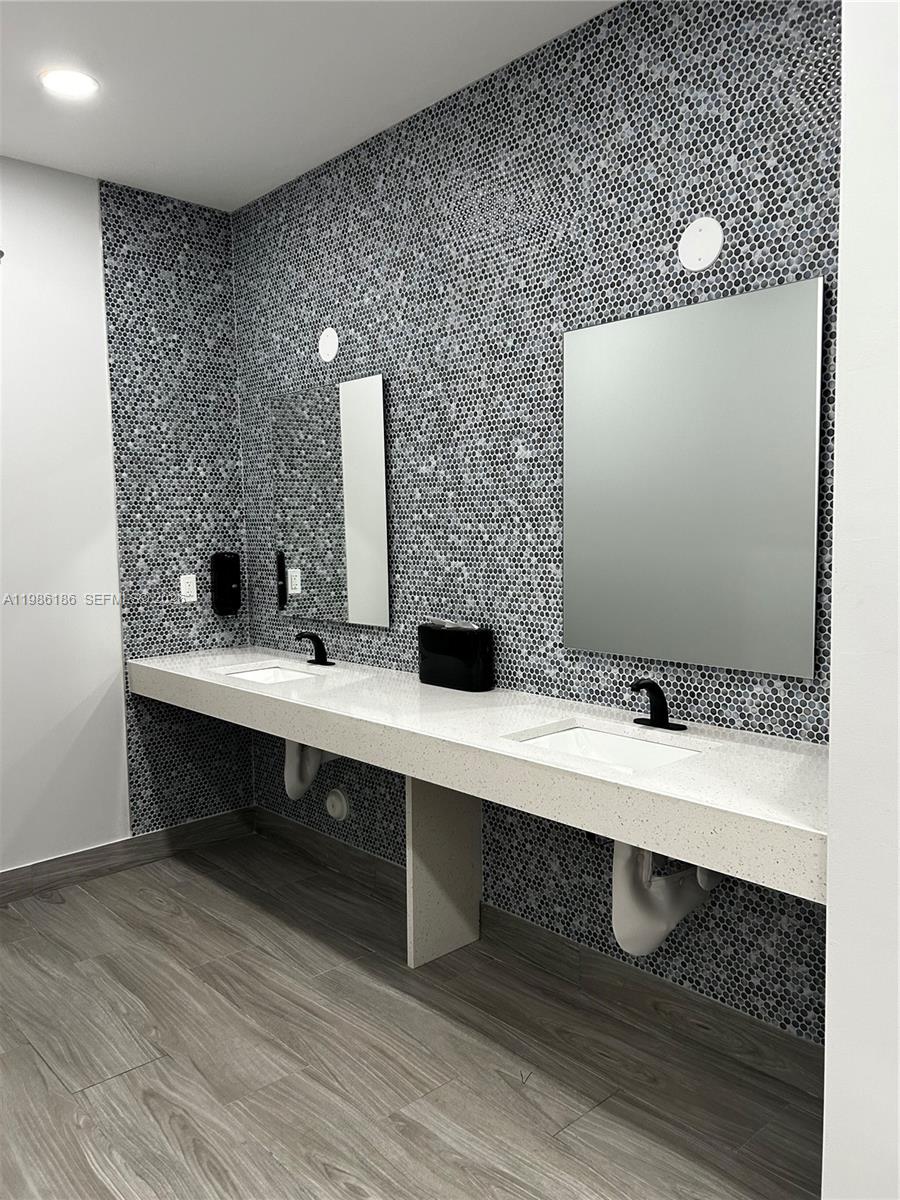 PLAZA OF AMERICAS CONDO P - Residential Lease