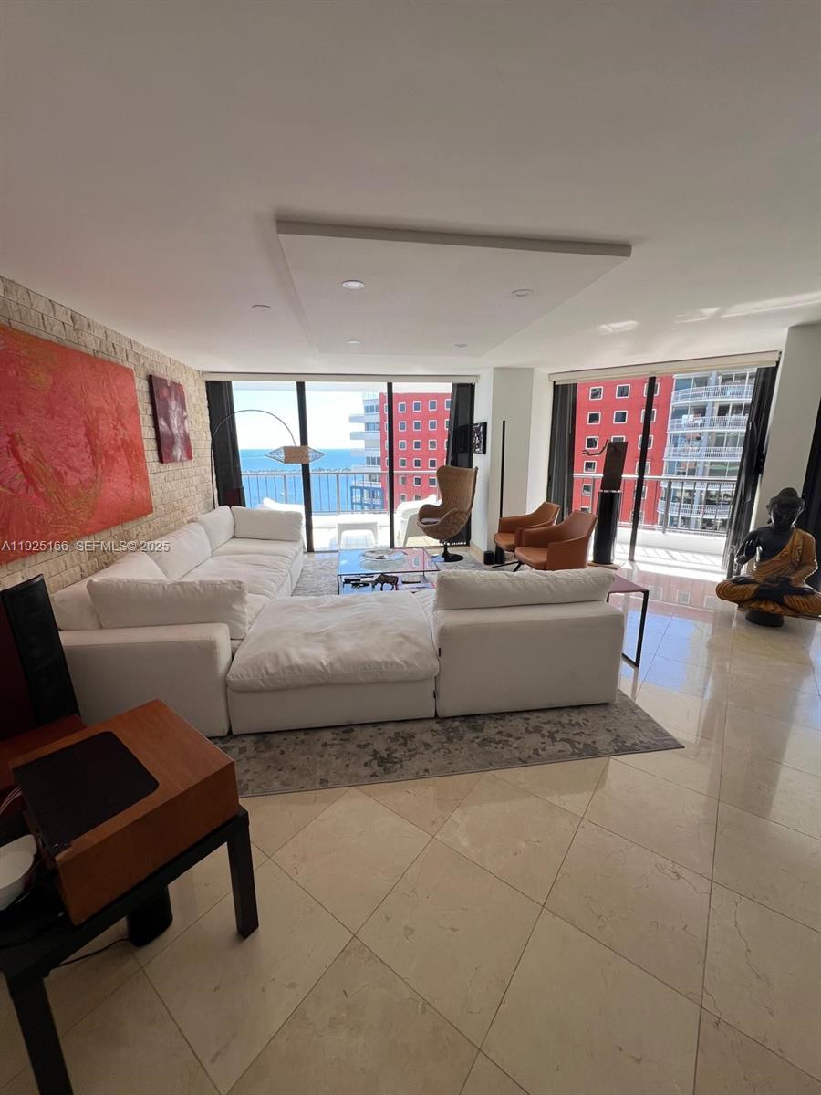 1581 Brickell Ave 2005