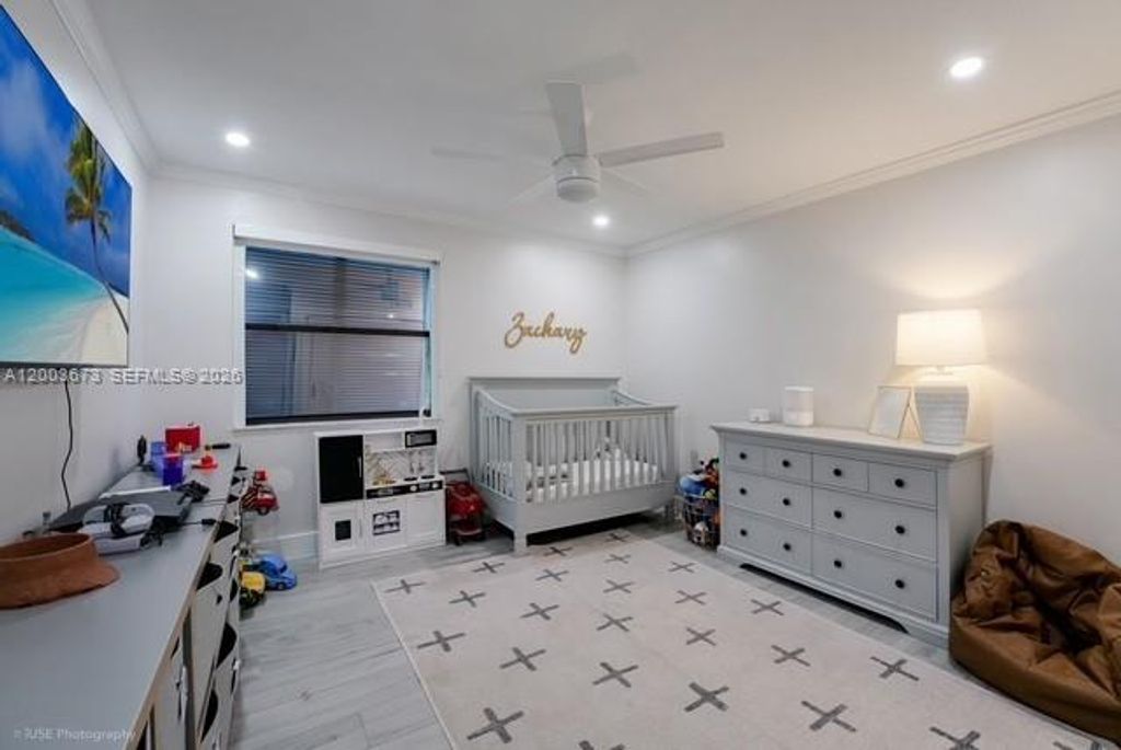 Photo of 1231 E Golfview Dr, Pembroke Pines, FL 33026 (MLS # A12003673)