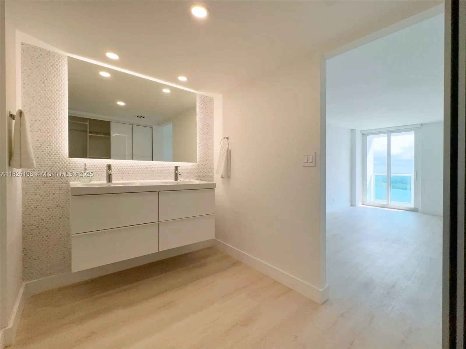 Sunny Isles Beach, Florida 33160, United States, 2 Bedrooms Bedrooms, ,2 BathroomsBathrooms,Residential,Active,155575
