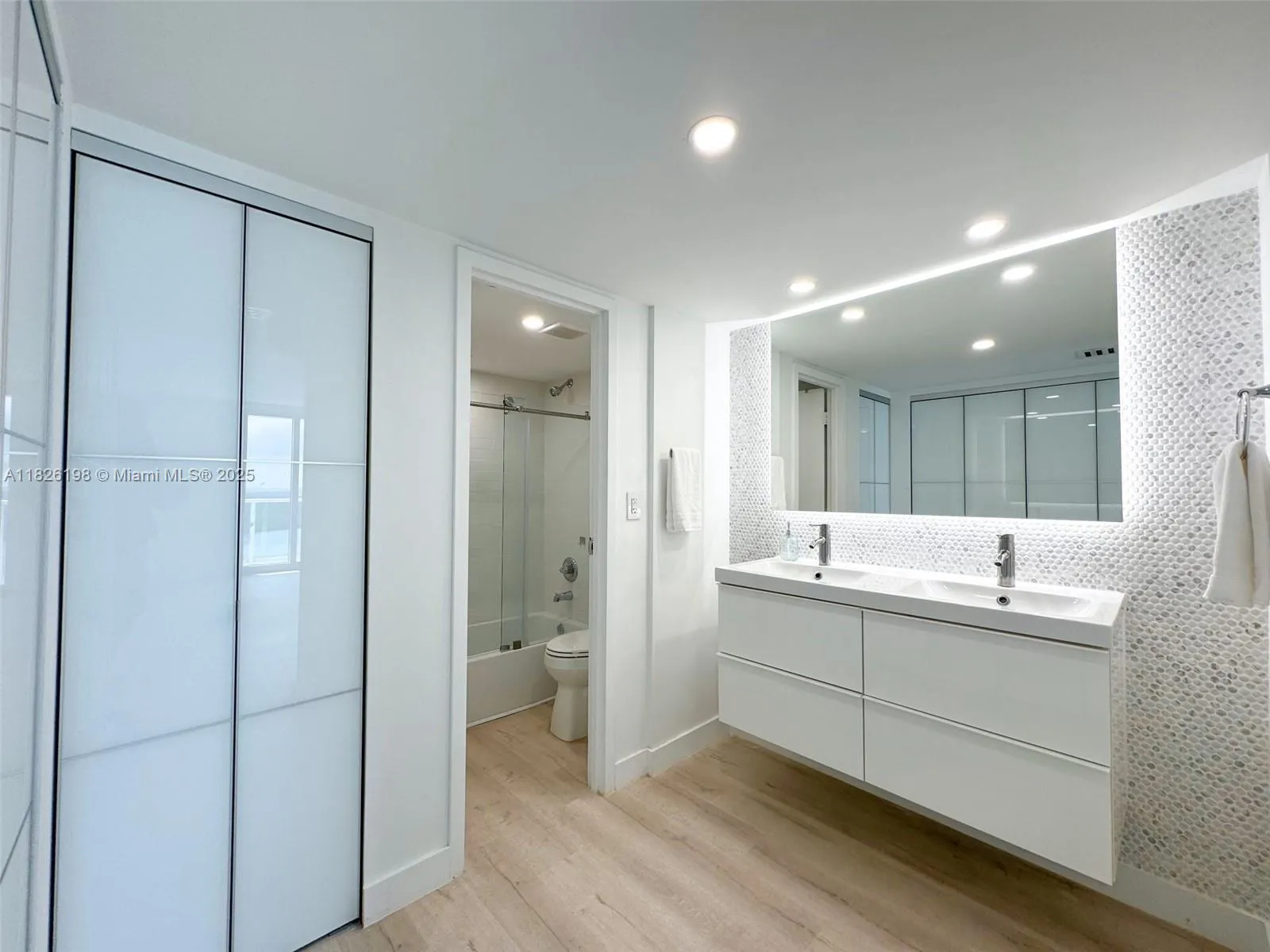 Sunny Isles Beach, Florida 33160, United States, 2 Bedrooms Bedrooms, ,2 BathroomsBathrooms,Residential,Active,155575