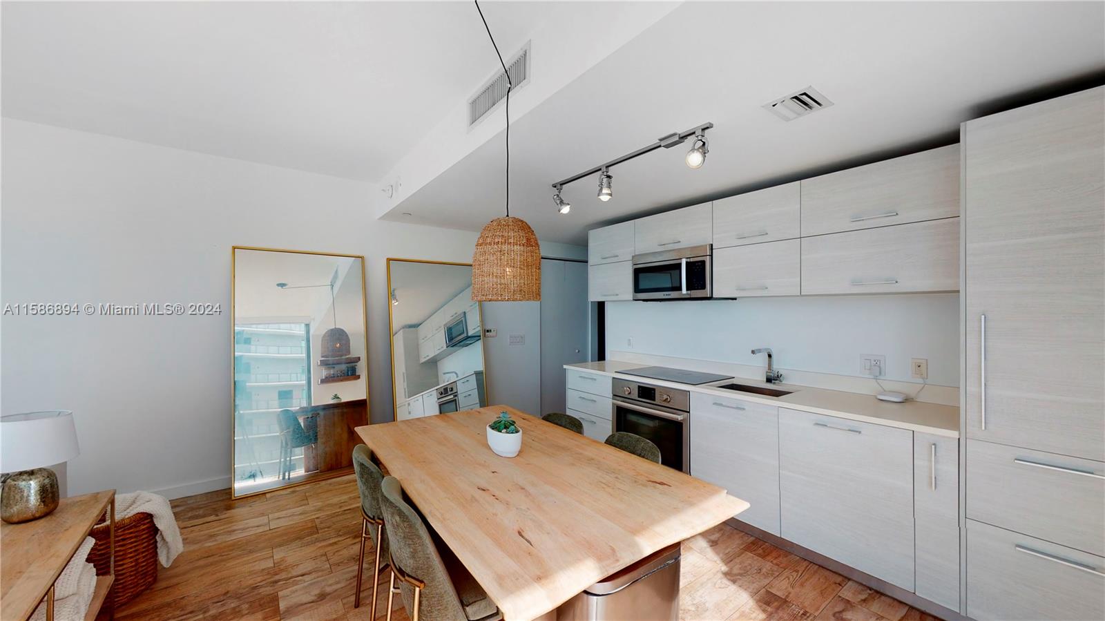 650 NE 32nd St 4607