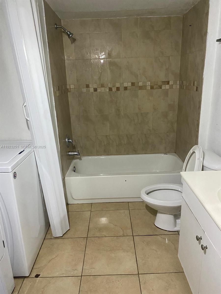 VISTA TRACE 2 CONDO - Residential