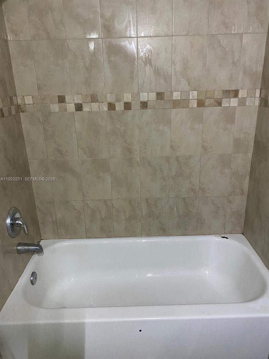 VISTA TRACE 2 CONDO - Residential