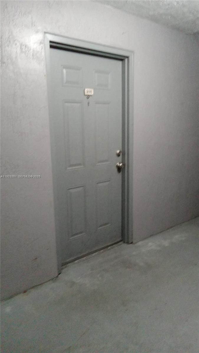 VISTA TRACE 2 CONDO - Residential