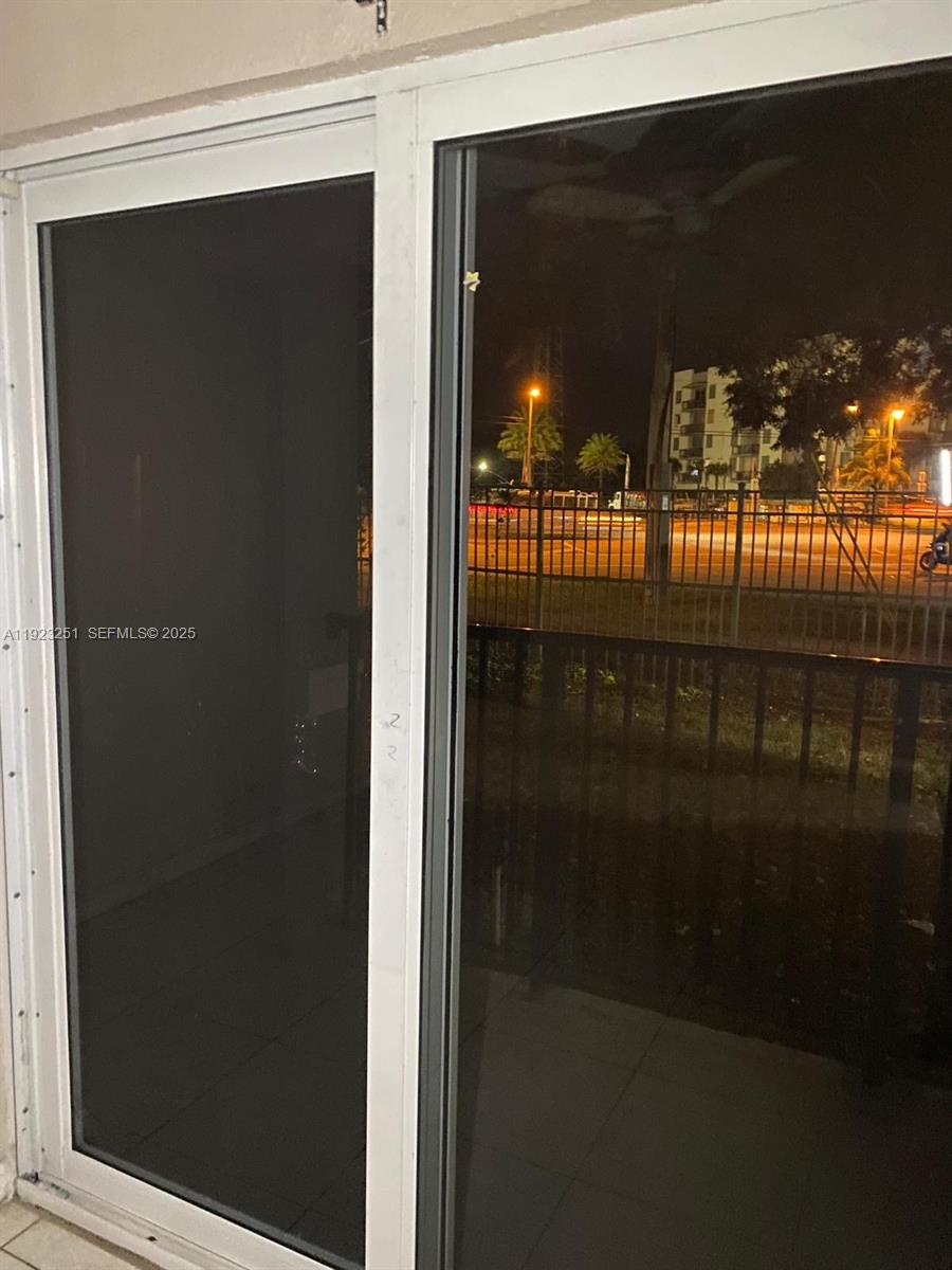 VISTA TRACE 2 CONDO - Residential